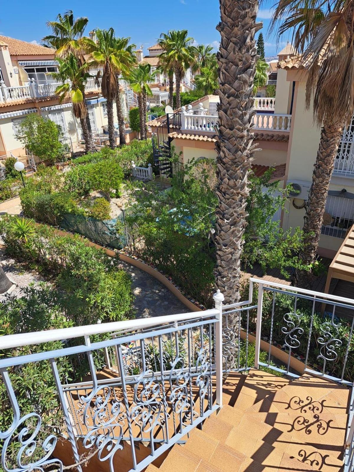 Schoenes Ruhiges Rooftop Apartment Mit Grosser Dachterrasse Torrevieja Exteriér fotografie